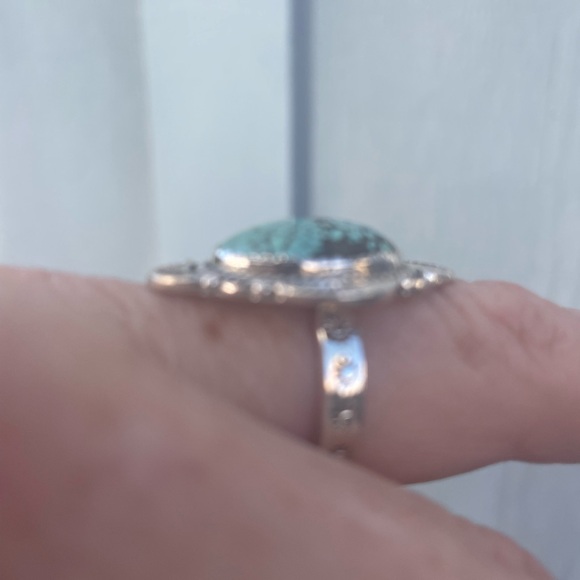 Hubei Turquoise Oval Ring with Intricate 925 Silver Setting😵